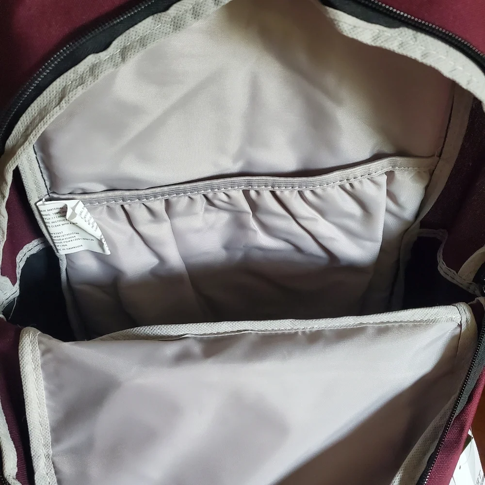 NWT Eastsport Unisex Eclipse 19 Inches‎ Core Fig Red Backpack One Size
